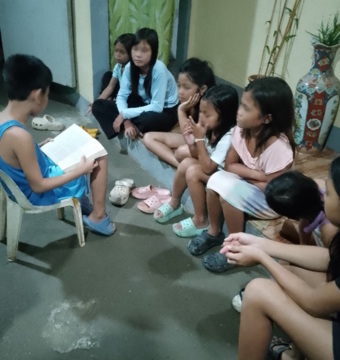 Lapset pitävät kokouksia