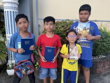 Hosea koulukkaat rukoilevat